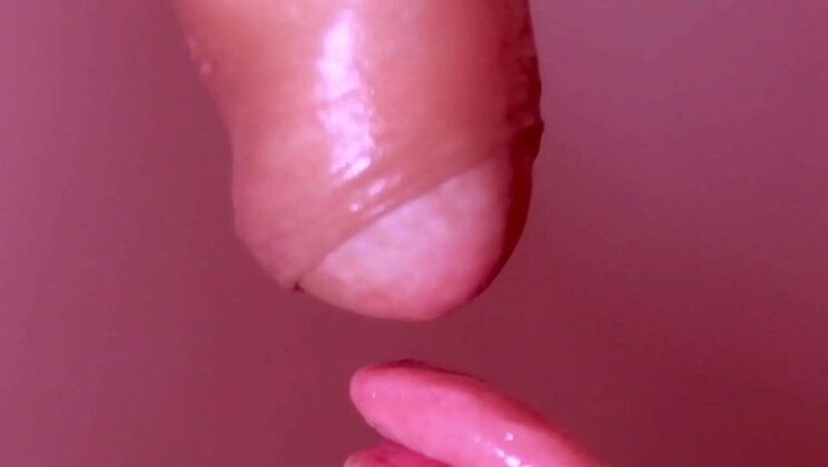 Üvey bacım suratımı şapır şapır spermle boyuyor